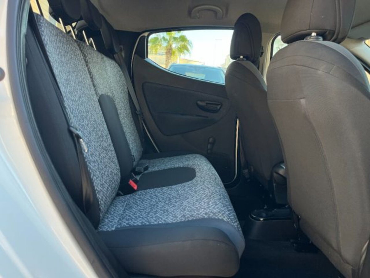 Lancia Ypsilon 1.0 FireFly 5 porte S&S Hybrid Gold Plus (10)