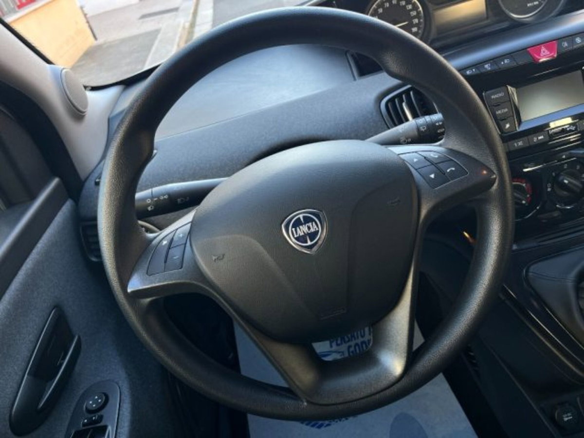 Lancia Ypsilon 1.0 FireFly 5 porte S&S Hybrid Gold Plus (16)