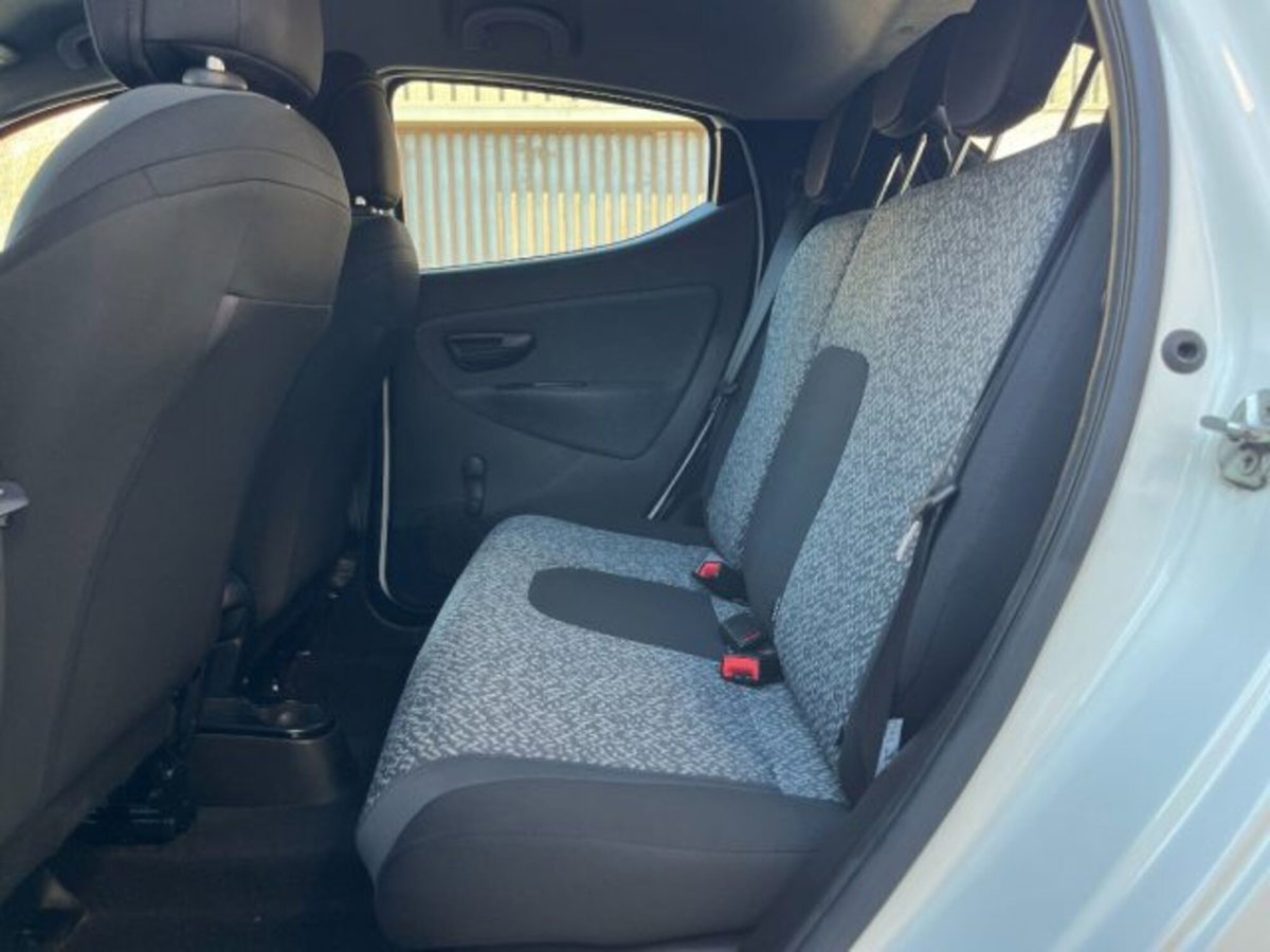Lancia Ypsilon 1.0 FireFly 5 porte S&S Hybrid Gold Plus (17)