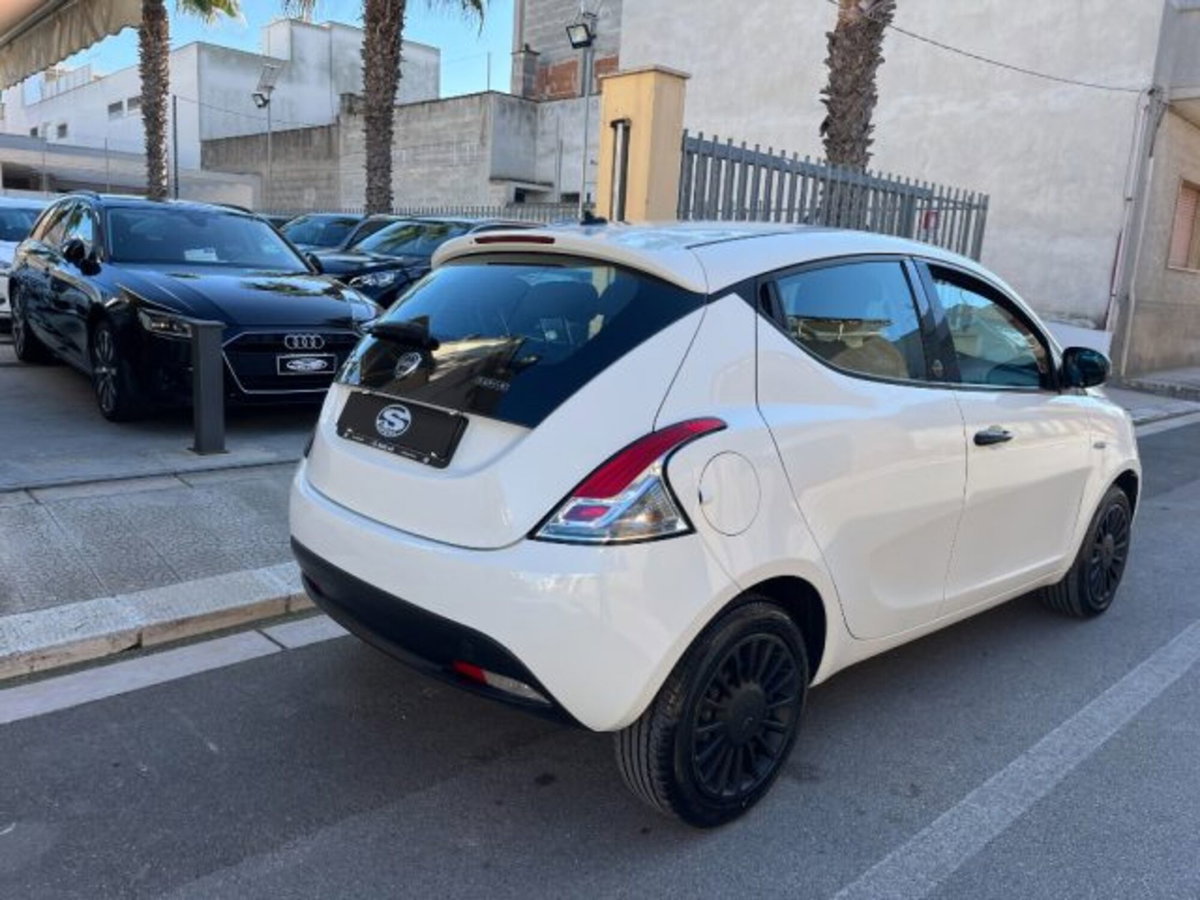 Lancia Ypsilon 1.0 FireFly 5 porte S&S Hybrid Gold Plus (3)