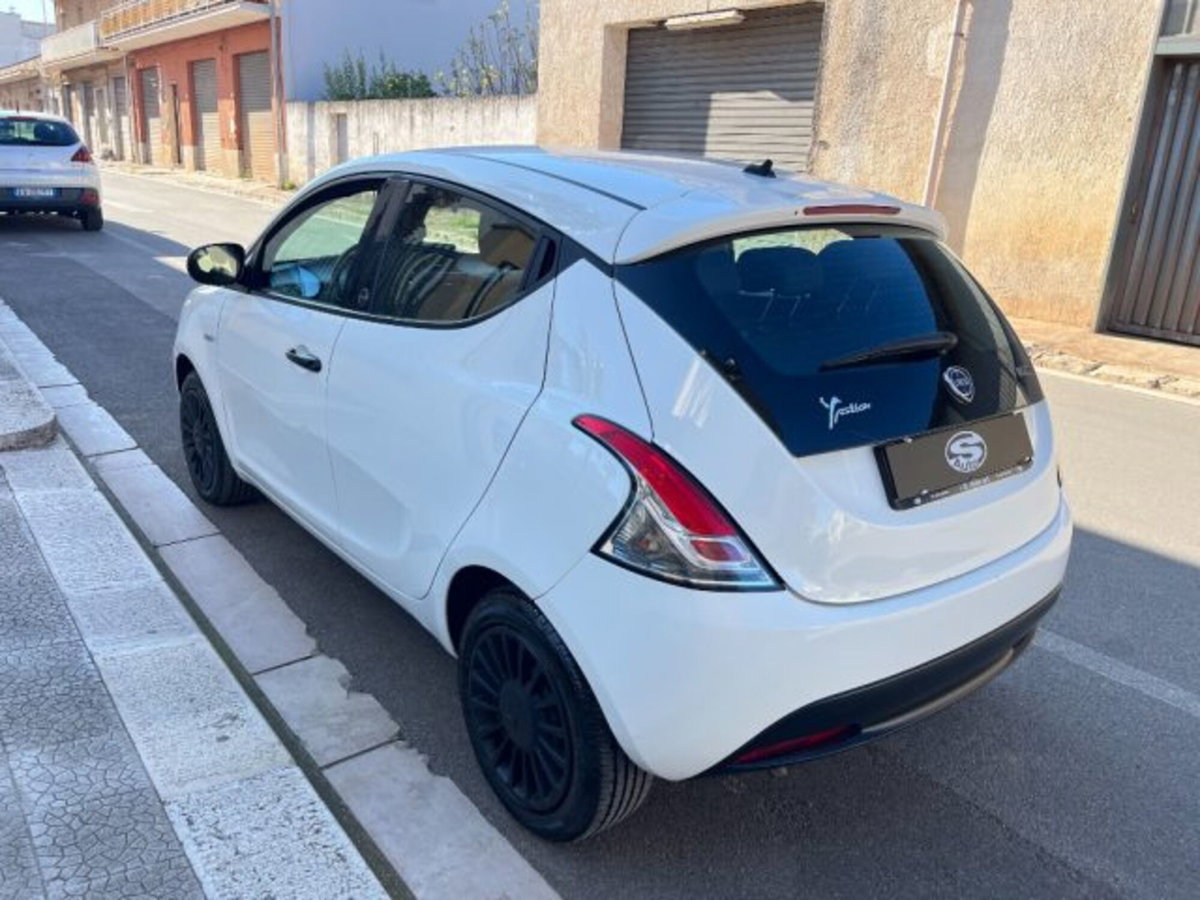 Lancia Ypsilon 1.0 FireFly 5 porte S&S Hybrid Gold Plus (6)