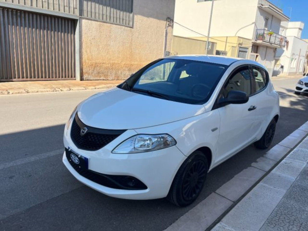 Lancia Ypsilon 1.0 FireFly 5 porte S&S Hybrid Gold Plus (7)