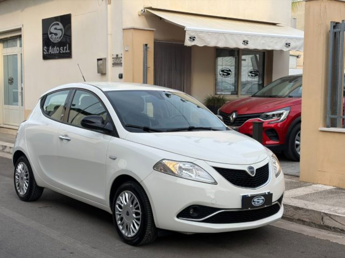 Lancia Ypsilon 1.2 69 CV 5 porte Gold