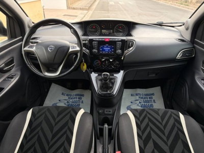 Lancia Ypsilon 1.2 69 CV 5 porte Gold (10)