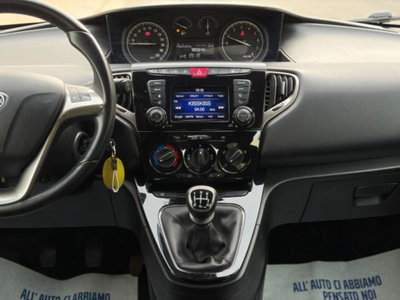 Lancia Ypsilon 1.2 69 CV 5 porte Gold (12)