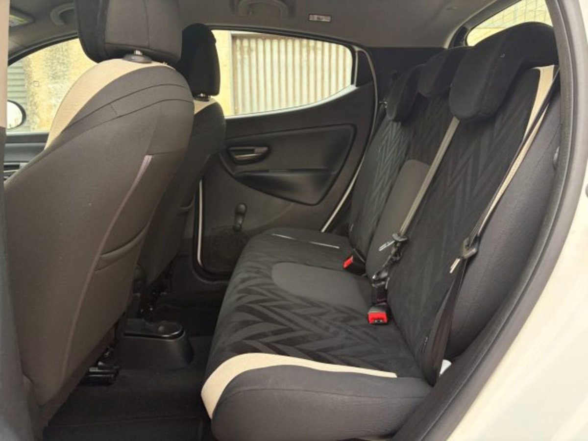 Lancia Ypsilon 1.2 69 CV 5 porte Gold (15)