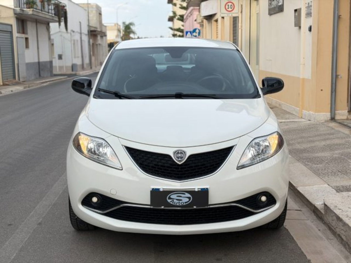 Lancia Ypsilon 1.2 69 CV 5 porte Gold (6)