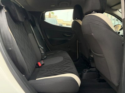 Lancia Ypsilon 1.2 69 CV 5 porte Gold (8)