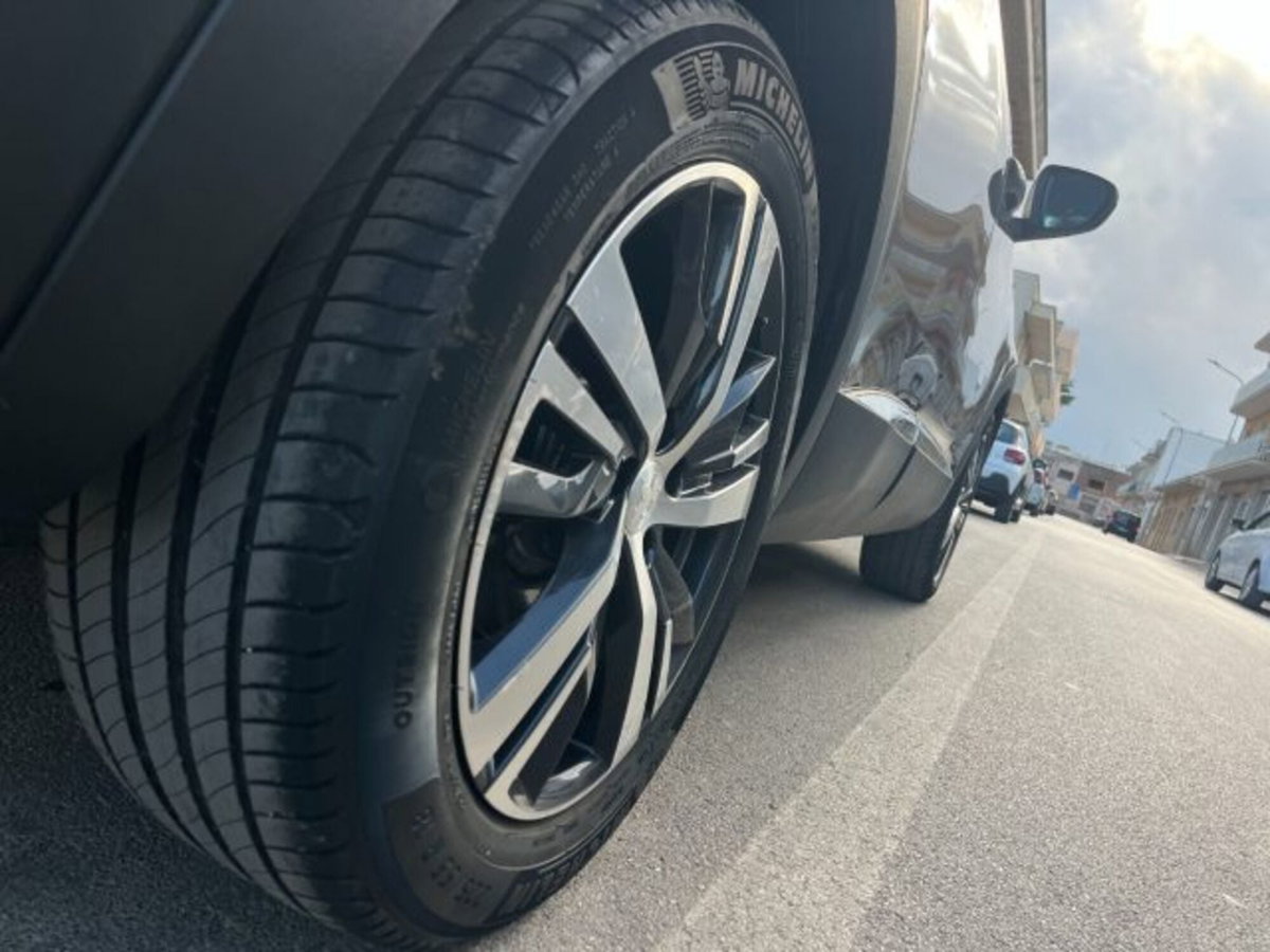 Peugeot 3008 BlueHDi 130 S&S EAT8 GT Line (5)
