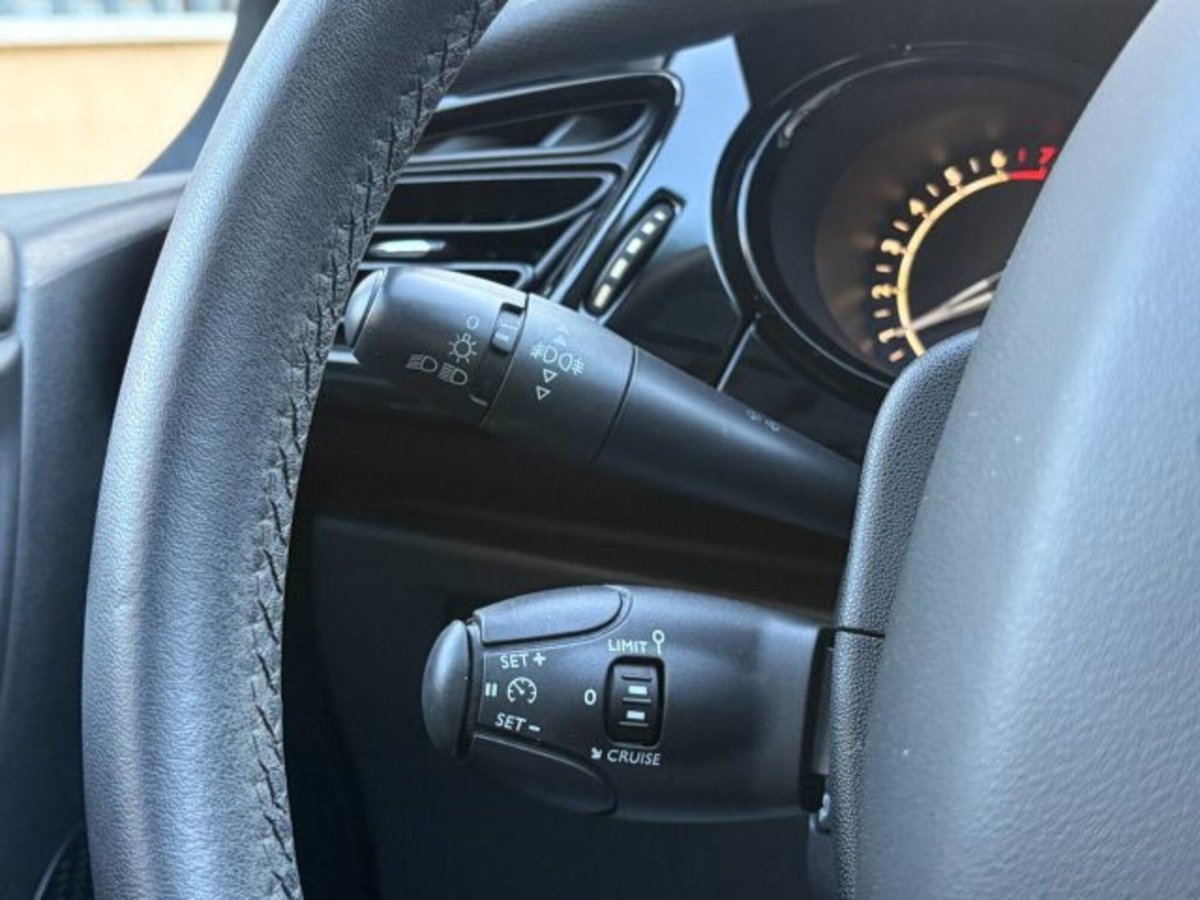 Citroen C3 1.2 VTi 82 Exclusive (19)