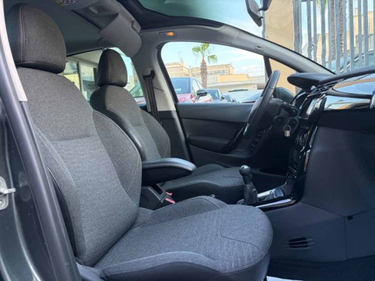 Citroen C3 1.2 VTi 82 Exclusive (8)