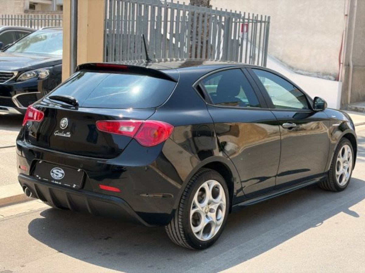 Alfa Romeo Giulietta 1.6 JTDm-2 Giulietta (4)