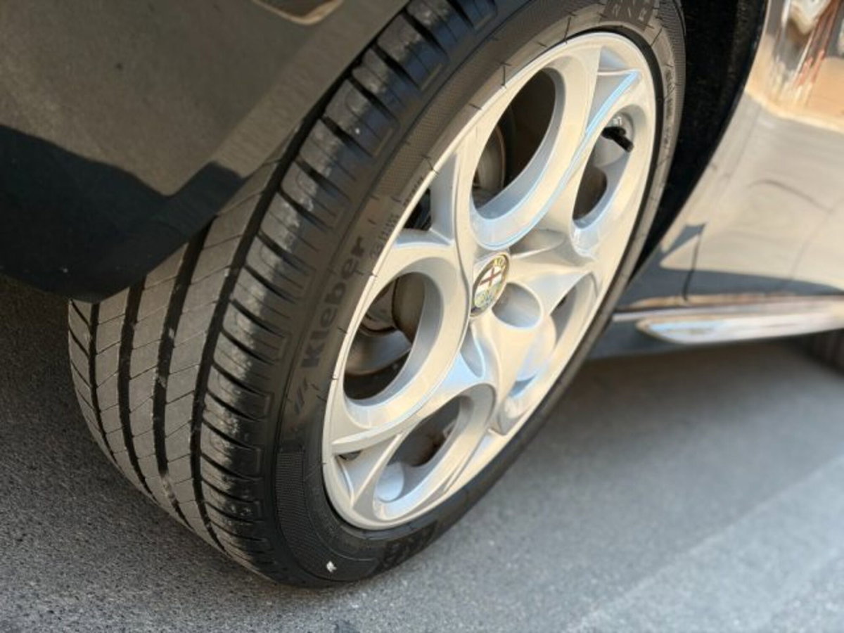 Alfa Romeo Giulietta 1.6 JTDm-2 Giulietta (5)