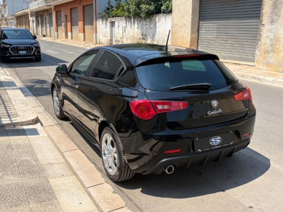 Alfa Romeo Giulietta 1.6 JTDm-2 Giulietta (7)