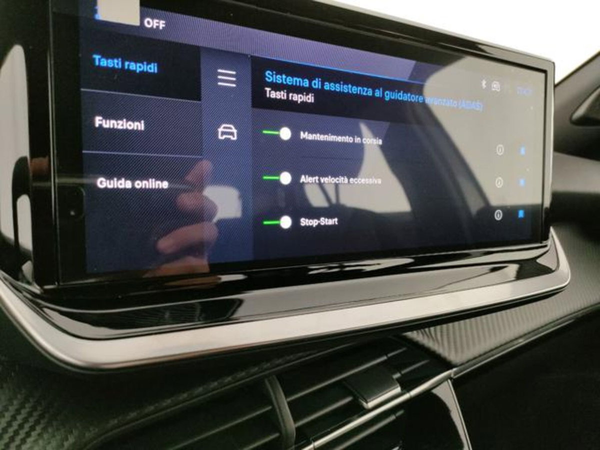 Peugeot 2008 1.2 hybrid Style 145cv e-dcs6 (13)