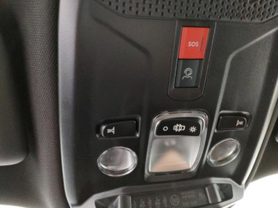 Peugeot 2008 1.2 hybrid Style 145cv e-dcs6 (16)