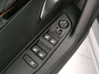 Peugeot 2008 1.2 hybrid Style 145cv e-dcs6 (18)