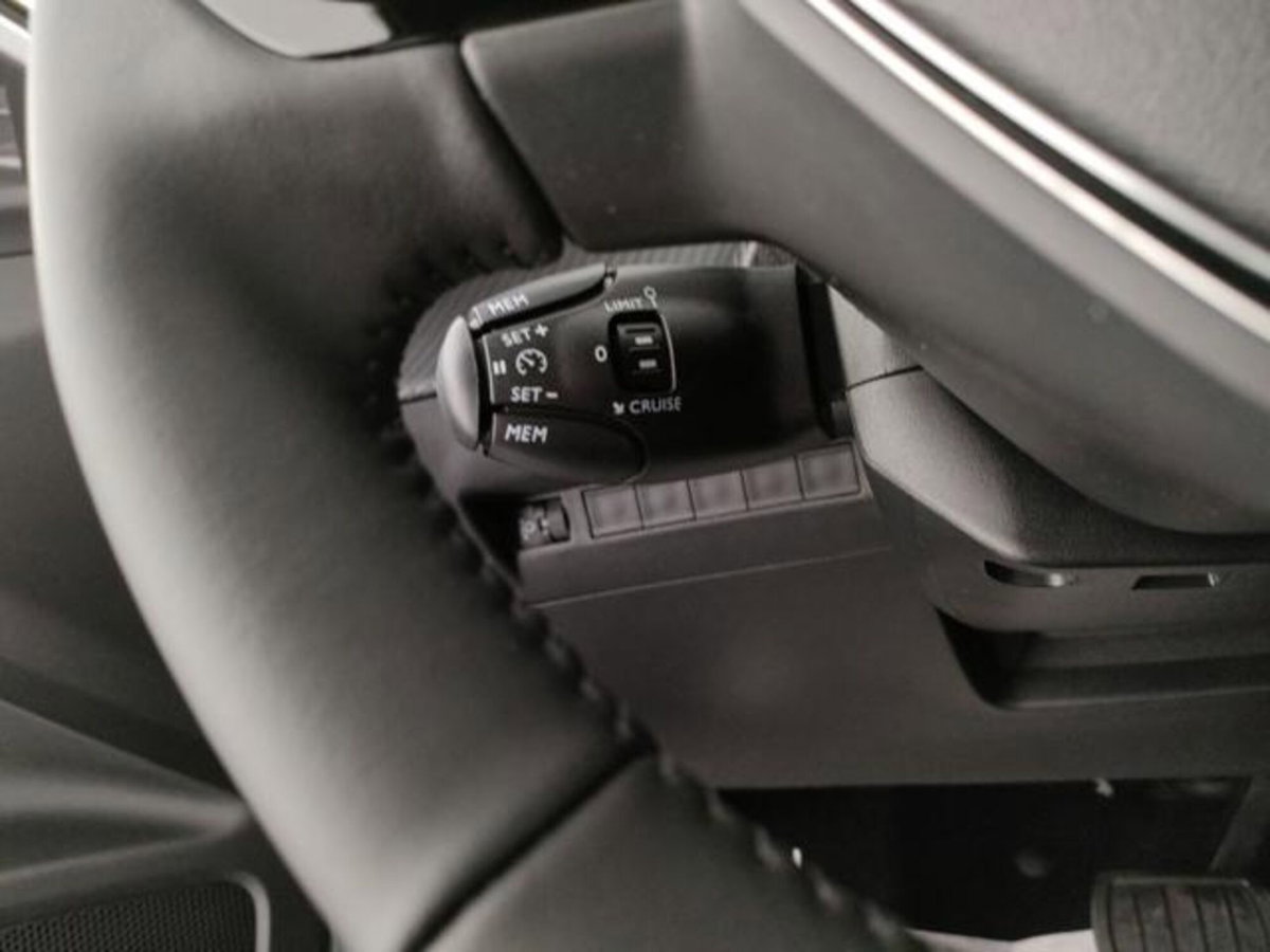 Peugeot 2008 1.2 hybrid Style 145cv e-dcs6 (9)