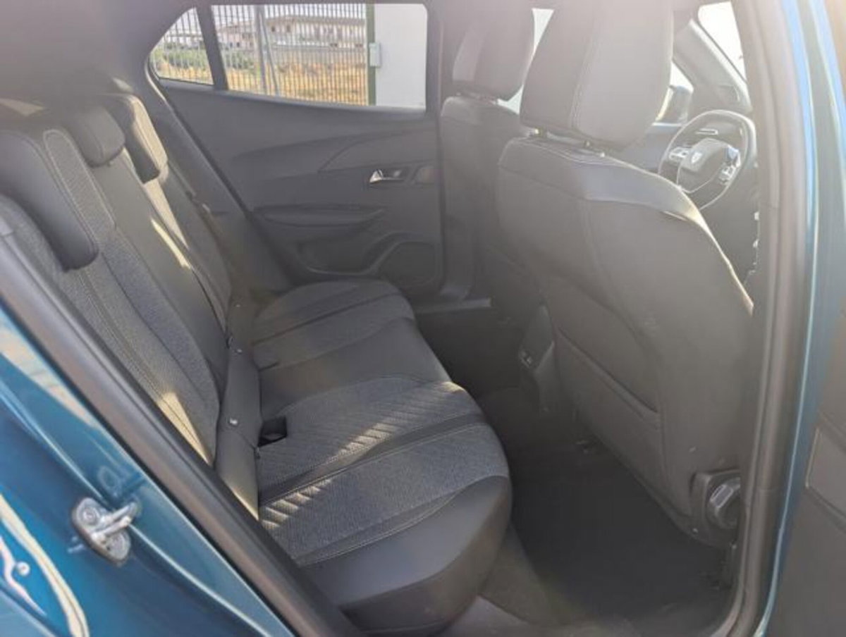 Peugeot 2008 PureTech 100 S&S Allure (13)