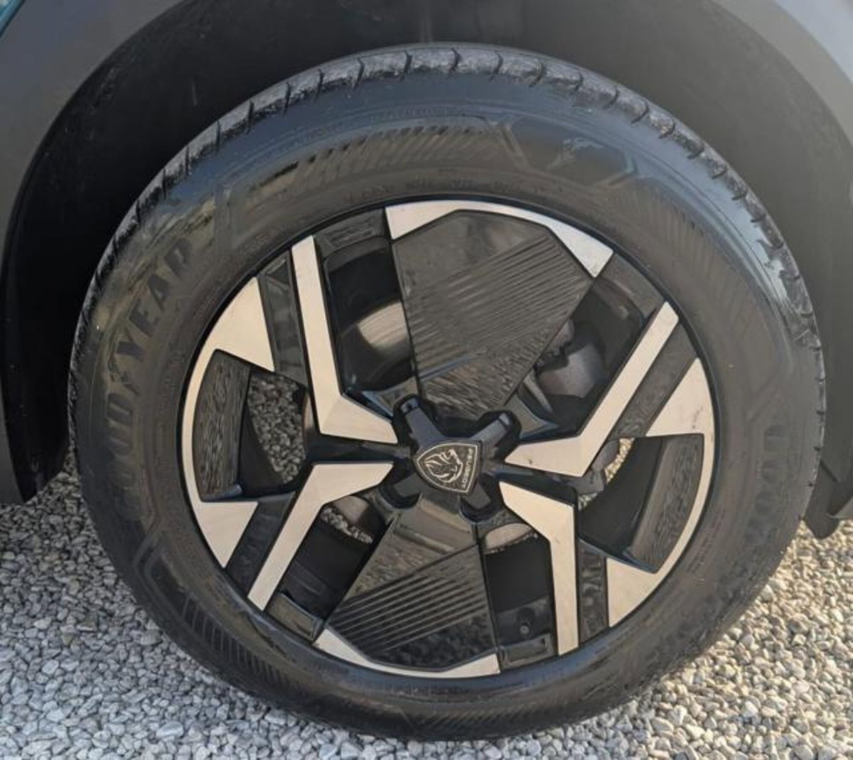 Peugeot 2008 PureTech 100 S&S Allure (16)