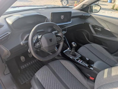 Peugeot 2008 PureTech 100 S&S Allure (7)