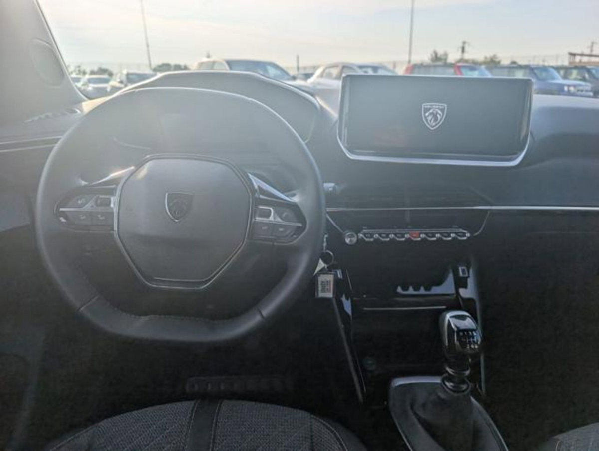 Peugeot 2008 PureTech 100 S&S Allure (9)