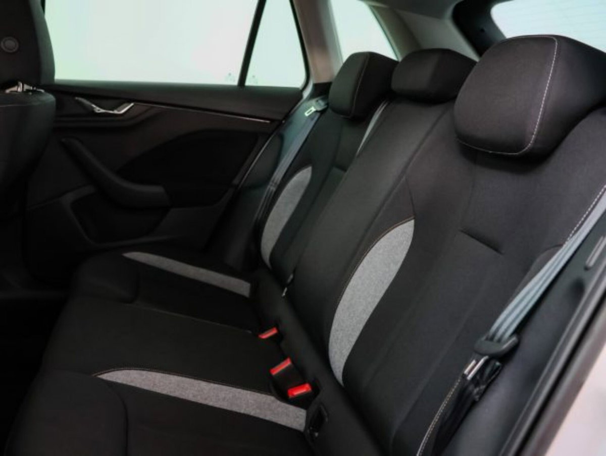 Skoda Kamiq 1.0 tsi Selection 115cv (9)