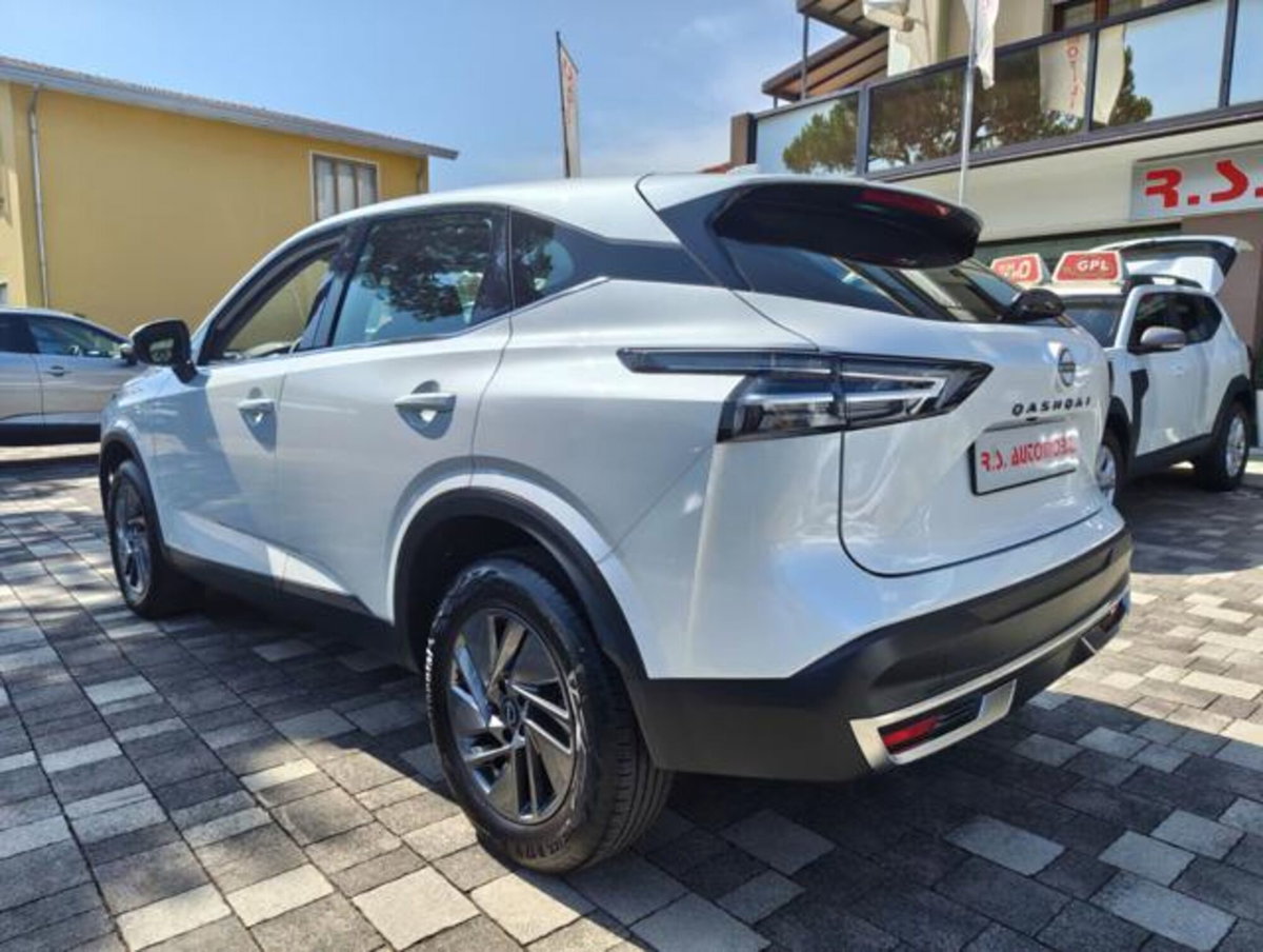 Nissan Qashqai 1.3 mhev Acenta 2wd 140cv (4)