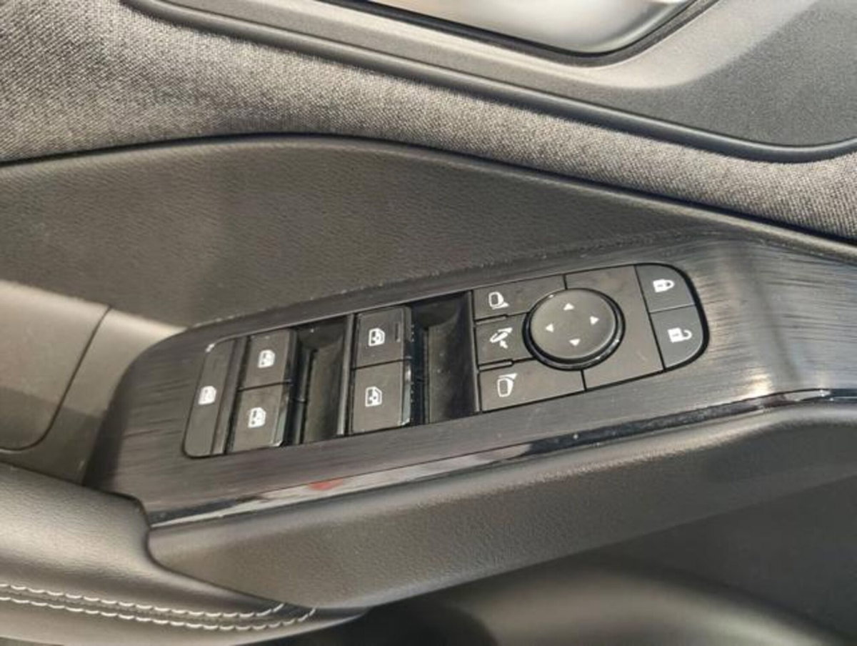 Nissan Qashqai 1.3 mhev Acenta 2wd 140cv (12)