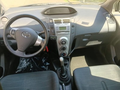 Toyota Yaris 1.3 5 porte Sol (10)