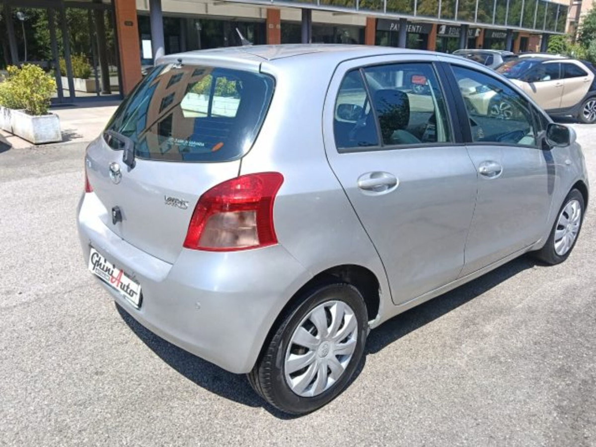 Toyota Yaris 1.3 5 porte Sol (3)