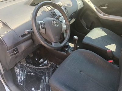 Toyota Yaris 1.3 5 porte Sol (7)