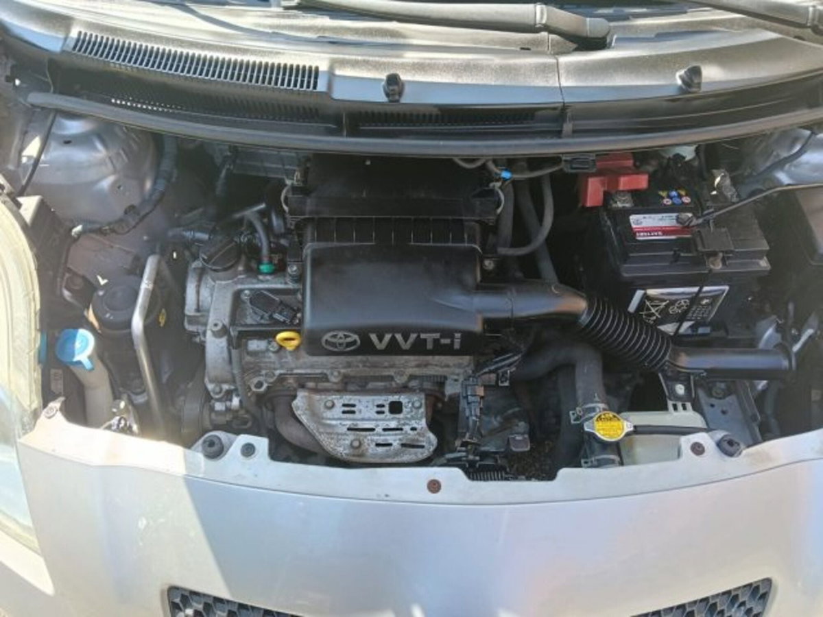 Toyota Yaris 1.3 5 porte Sol (9)