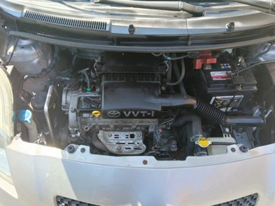 Toyota Yaris 1.3 5 porte Sol (9)
