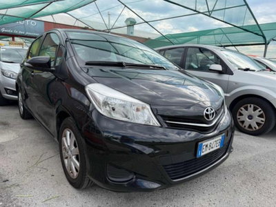Toyota Yaris 1.0 5 porte Lounge (2)