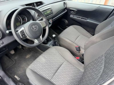 Toyota Yaris 1.0 5 porte Lounge (5)
