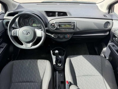Toyota Yaris 1.0 5 porte Lounge (7)