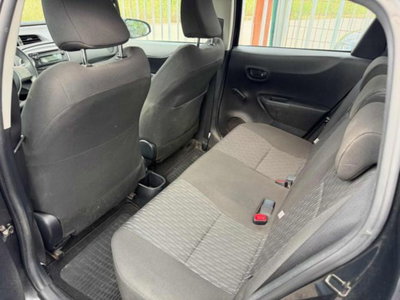 Toyota Yaris 1.0 5 porte Lounge (8)