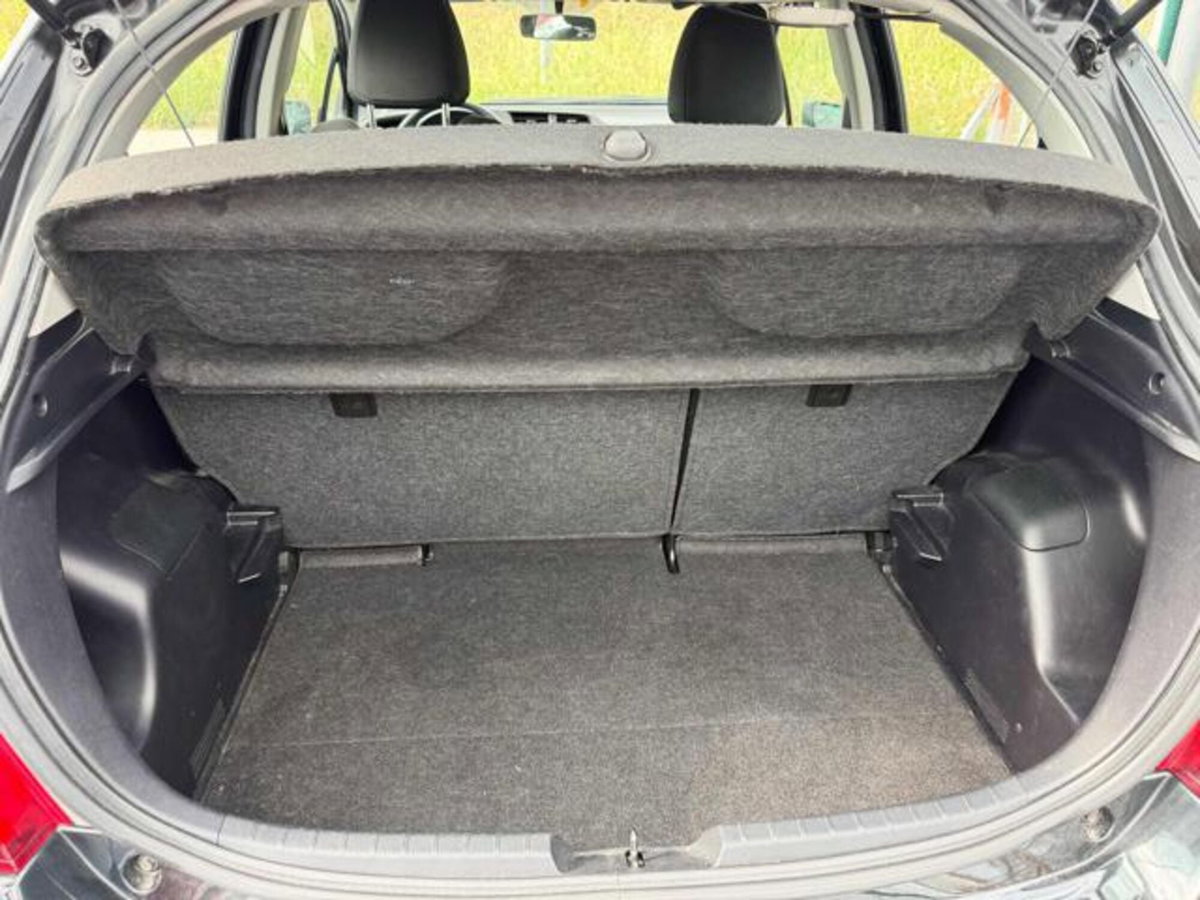Toyota Yaris 1.0 5 porte Lounge (9)