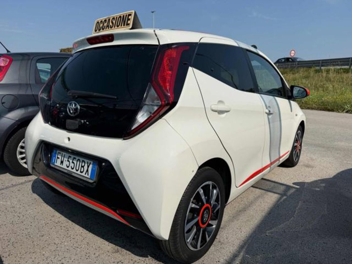 Toyota Aygo 1.0 VVT-i 72 CV 5 porte x-wave orange (3)