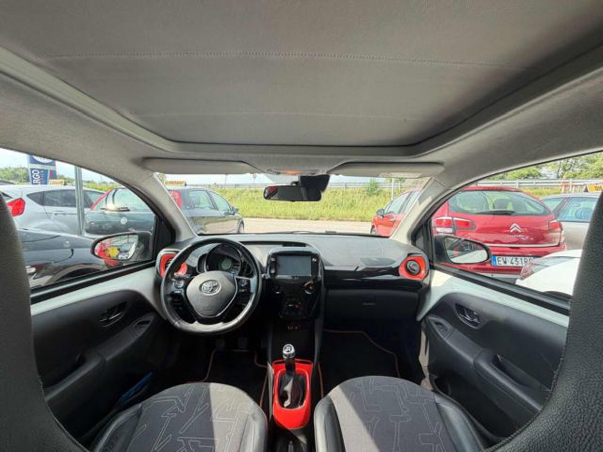 Toyota Aygo 1.0 VVT-i 72 CV 5 porte x-wave orange (7)