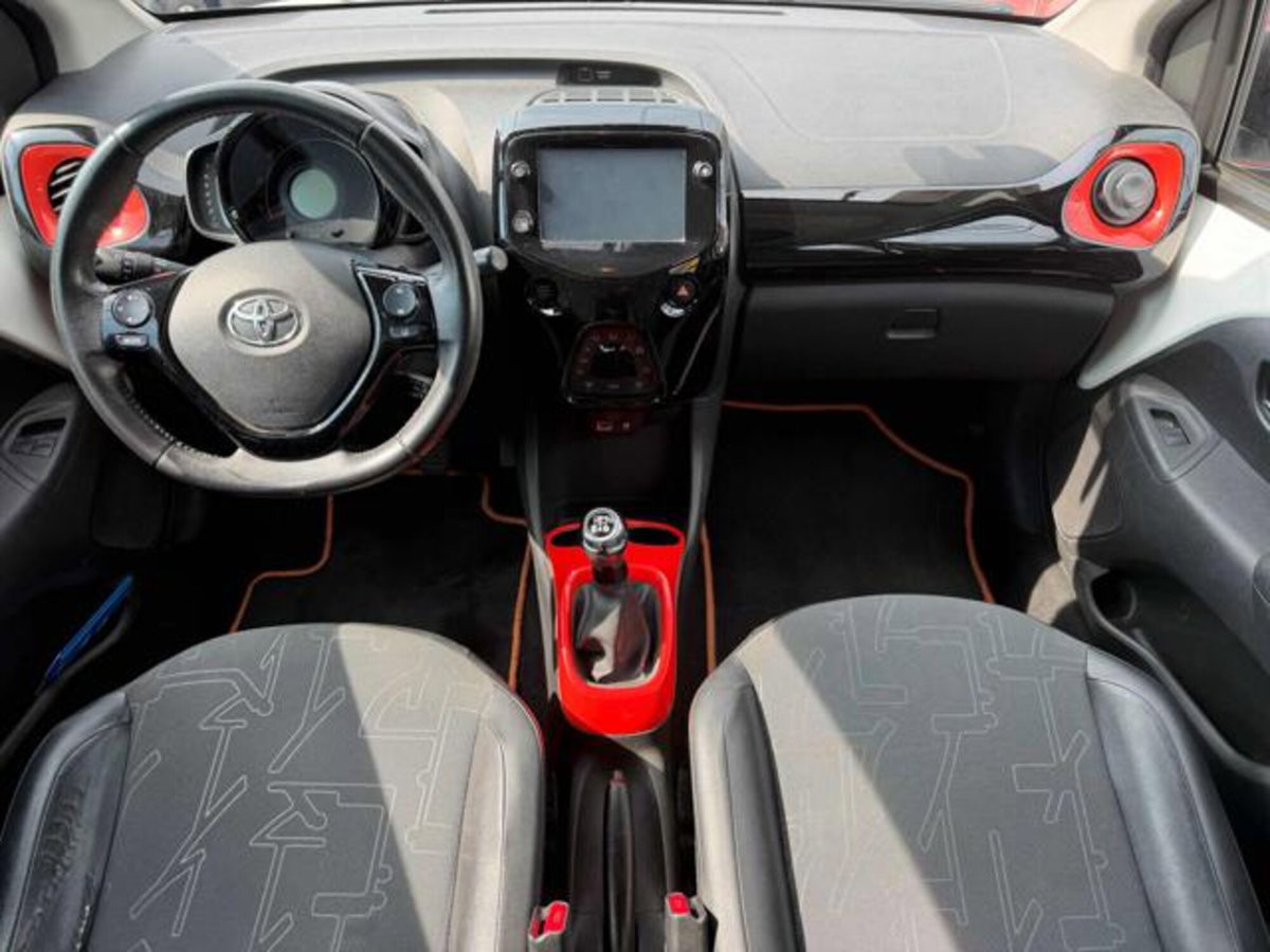 Toyota Aygo 1.0 VVT-i 72 CV 5 porte x-wave orange (8)