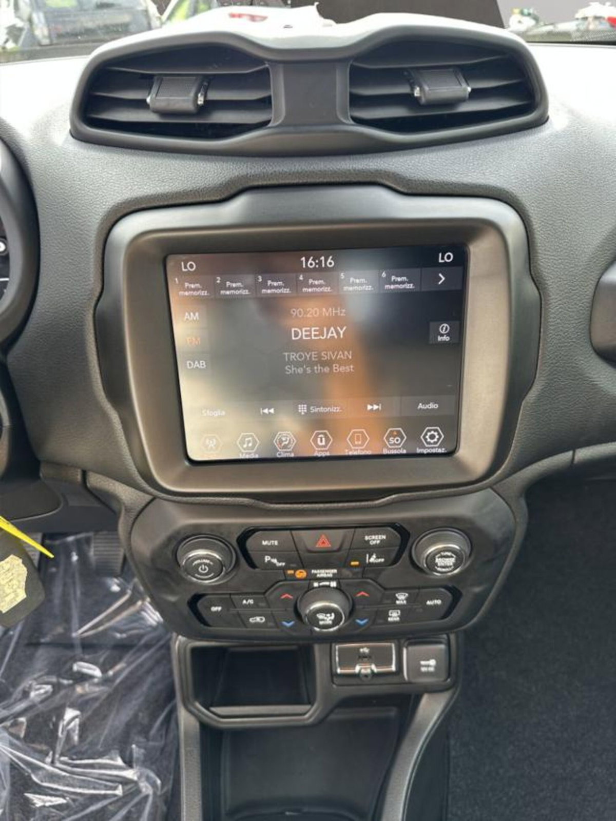 Jeep Renegade 1.6 Mjt 130 CV Limited (10)