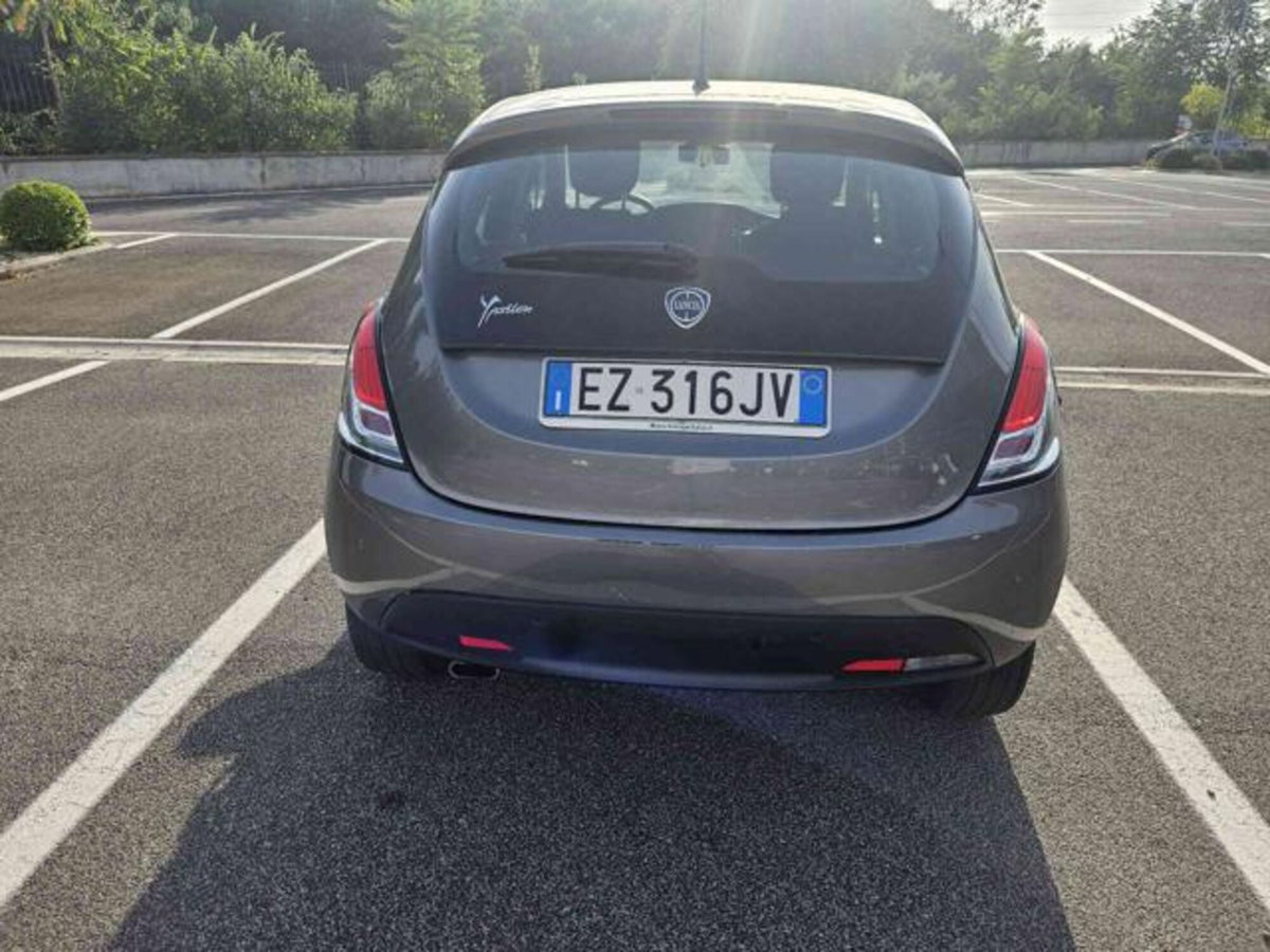 Lancia Ypsilon 1.2 69 CV 5 porte Gold (5)