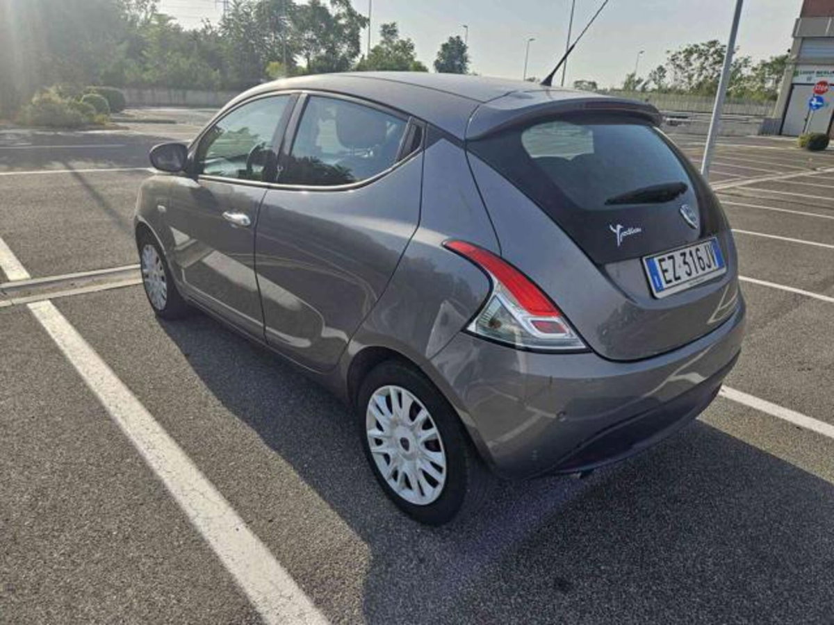 Lancia Ypsilon 1.2 69 CV 5 porte Gold (6)