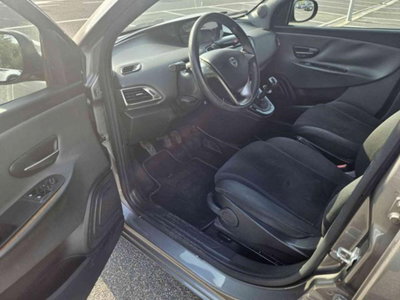 Lancia Ypsilon 1.2 69 CV 5 porte Gold (7)