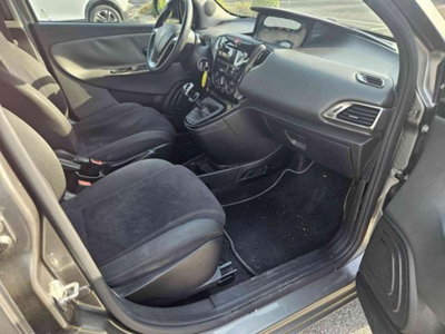 Lancia Ypsilon 1.2 69 CV 5 porte Gold (9)