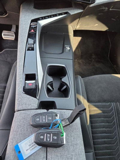 Peugeot 3008 1.2 hybrid GT 145cv e-dcs6 (14)