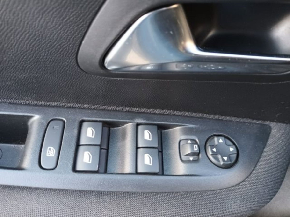Peugeot 208 1.2 puretech Active s&s 100cv (12)