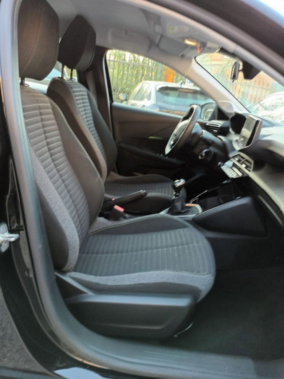 Peugeot 208 1.2 puretech Active s&s 100cv (8)